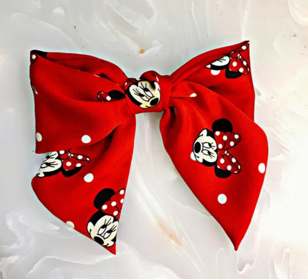 Mouse bow hairpin