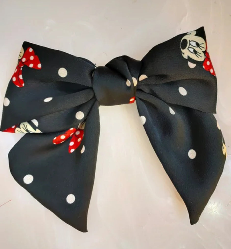 Mouse bow hairpin