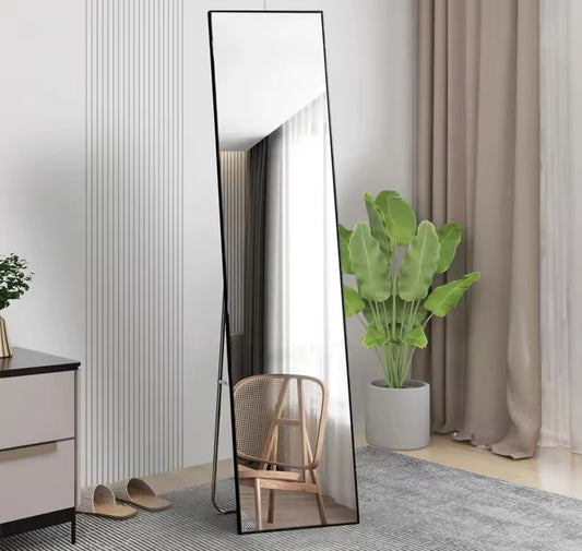 Freestanding mirror